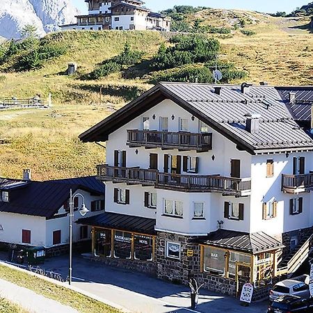 Hotel Alpenrose Passo Rolle Exteriör bild