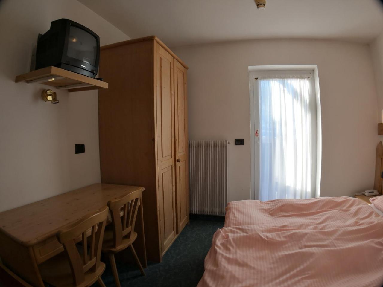 Hotel Alpenrose Passo Rolle Exteriör bild
