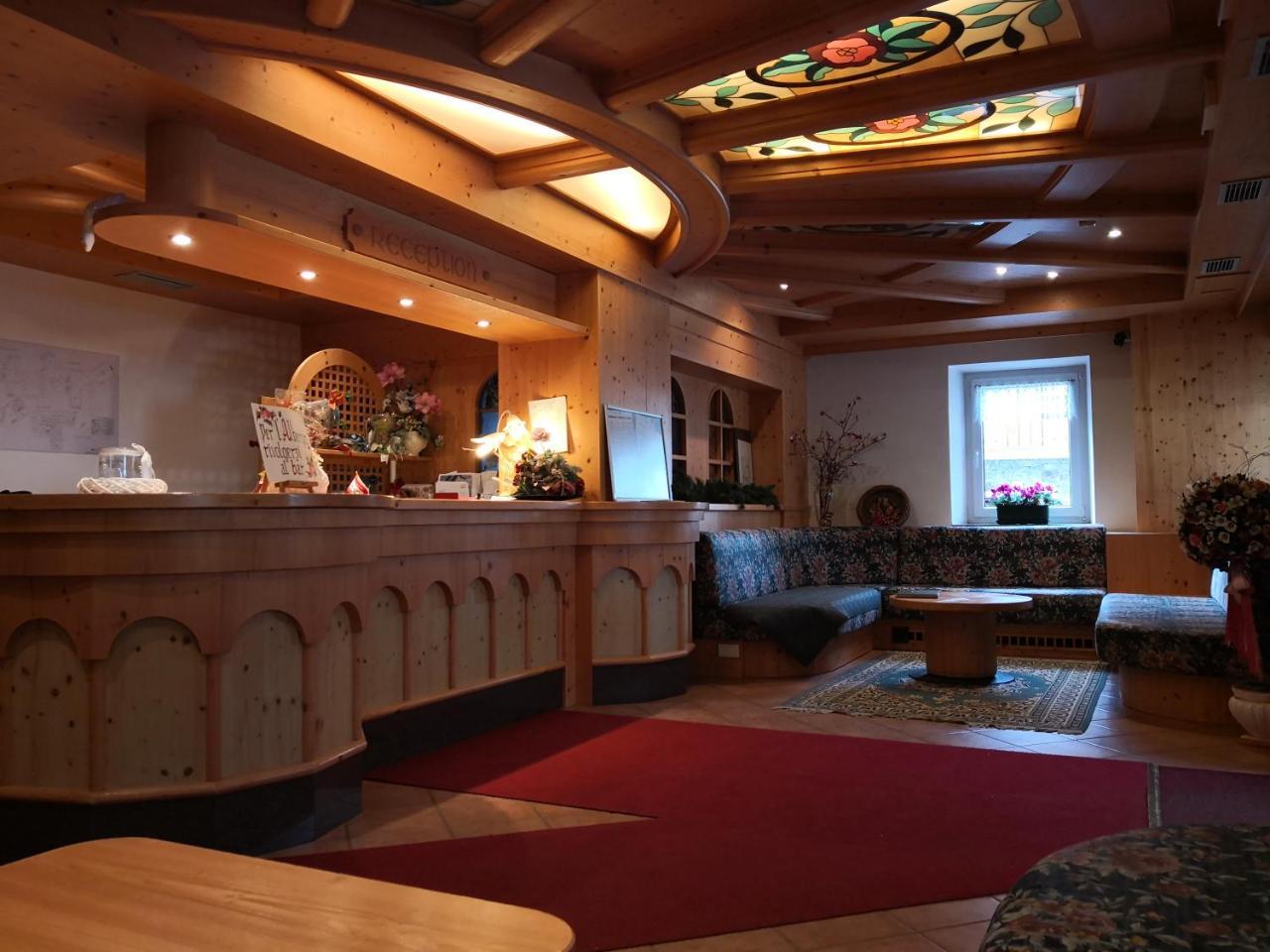 Hotel Alpenrose Passo Rolle Exteriör bild