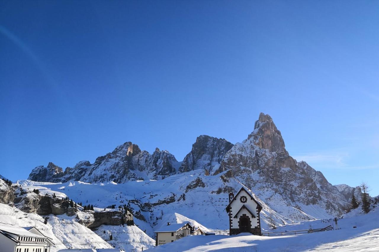 Hotel Alpenrose Passo Rolle Exteriör bild