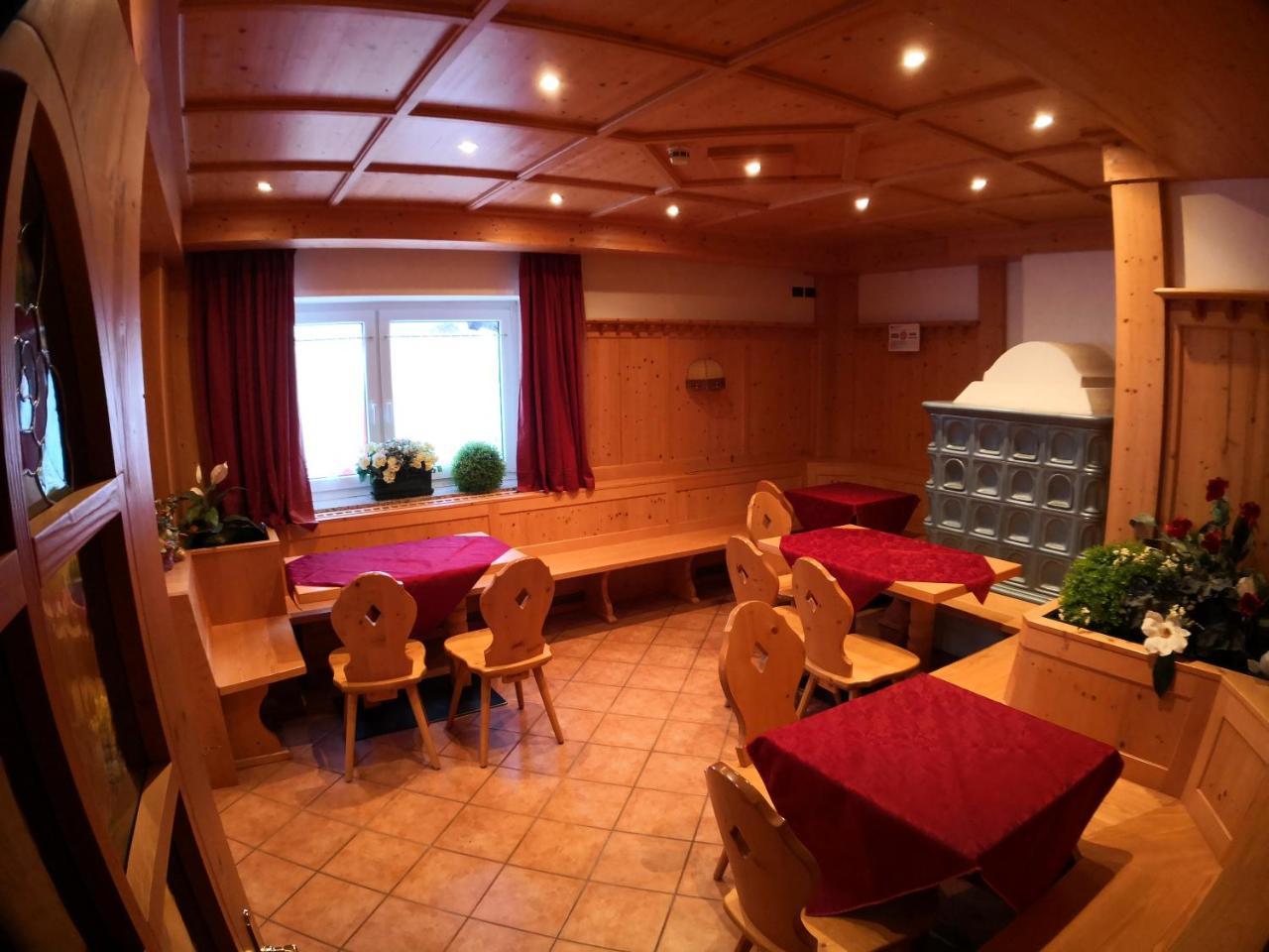 Hotel Alpenrose Passo Rolle Exteriör bild